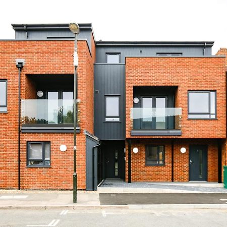 Hybrid Resi - London, Mitcham Close To Tooting And Wimbledon Мітчем Екстер'єр фото