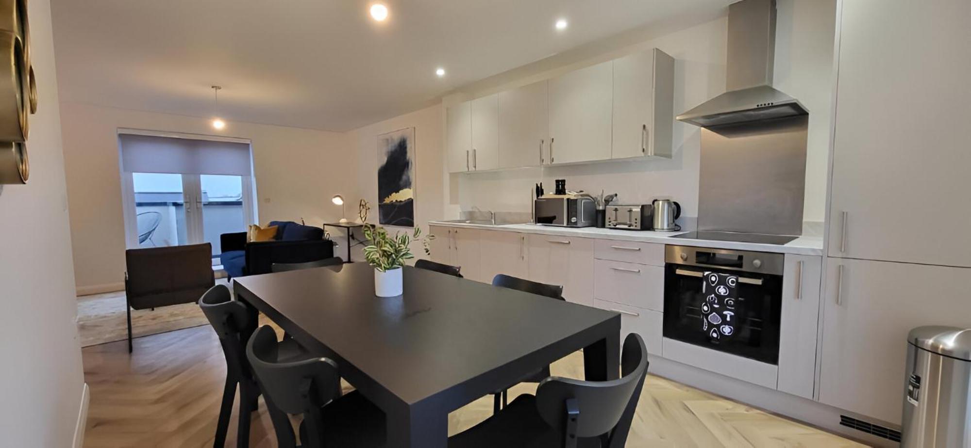 Hybrid Resi - London, Mitcham Close To Tooting And Wimbledon Мітчем Екстер'єр фото